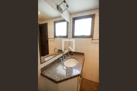 Apartamento à venda com 131m², 3 quartos e 2 vagas Apartamento à venda com 131m², 3 quartos e 2 vagasBanheiro Social