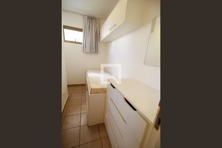 Apartamento à venda com 131m², 3 quartos e 2 vagas Apartamento à venda com 131m², 3 quartos e 2 vagasQuarto Lavanderia