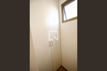 Apartamento à venda com 131m², 3 quartos e 2 vagas Apartamento à venda com 131m², 3 quartos e 2 vagasQuarto Lavanderia