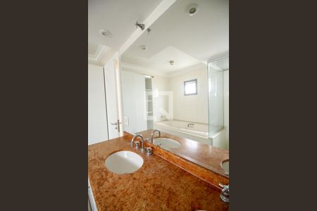 Apartamento à venda com 131m², 3 quartos e 2 vagas Apartamento à venda com 131m², 3 quartos e 2 vagasSuíte Quarto 2