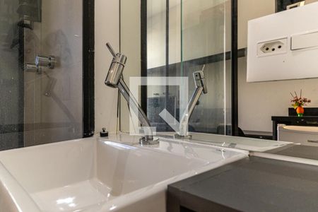 Banheiro de kitnet/studio para alugar com 1 quarto, 10m² em Campos Elíseos, São Paulo