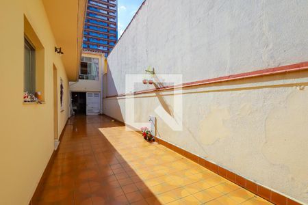 Casa à venda com 220m², 3 quartos e 7 vagas Casa à venda com 220m², 3 quartos e 7 vagasQuintal / Garagem