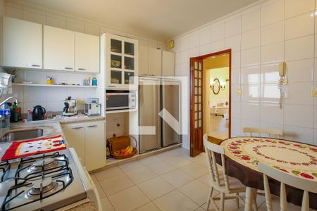 Casa à venda com 220m², 3 quartos e 7 vagas Casa à venda com 220m², 3 quartos e 7 vagasCozinha