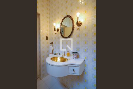 Casa à venda com 220m², 3 quartos e 7 vagas Casa à venda com 220m², 3 quartos e 7 vagasLavabo