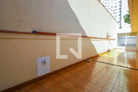 Casa à venda com 220m², 3 quartos e 7 vagas Casa à venda com 220m², 3 quartos e 7 vagasQuintal / Garagem