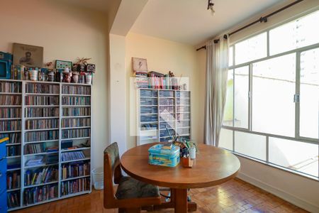 Casa à venda com 220m², 3 quartos e 7 vagas Casa à venda com 220m², 3 quartos e 7 vagasSala de estudos