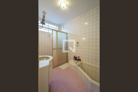 Casa à venda com 220m², 3 quartos e 7 vagas Casa à venda com 220m², 3 quartos e 7 vagasBanheiro