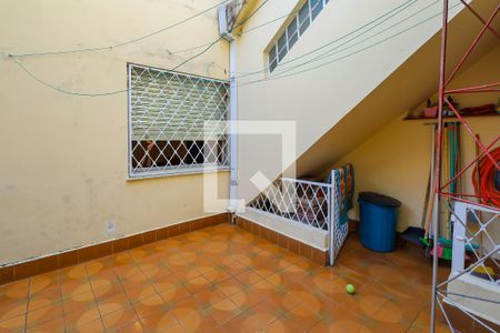 Casa à venda com 220m², 3 quartos e 7 vagas Casa à venda com 220m², 3 quartos e 7 vagasQuintal