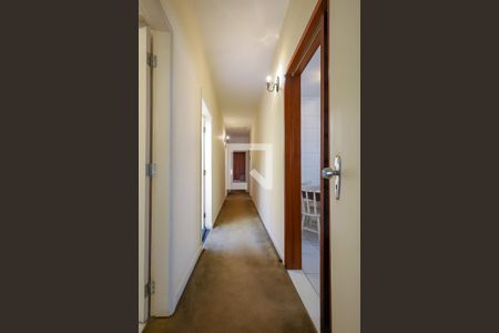 Casa à venda com 220m², 3 quartos e 7 vagas Casa à venda com 220m², 3 quartos e 7 vagasCorredor