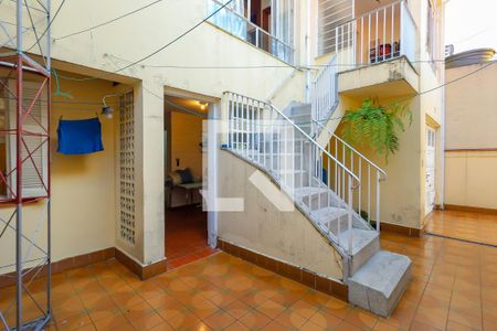 Casa à venda com 220m², 3 quartos e 7 vagas Casa à venda com 220m², 3 quartos e 7 vagasQuintal