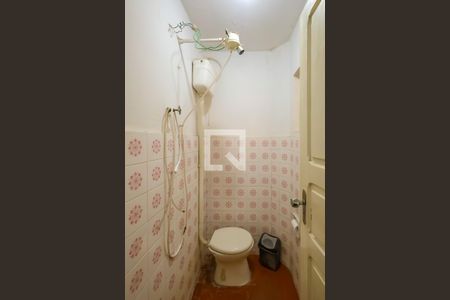 Casa à venda com 220m², 3 quartos e 7 vagas Casa à venda com 220m², 3 quartos e 7 vagasBanheiro de serviço