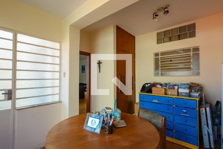 Casa à venda com 220m², 3 quartos e 7 vagas Casa à venda com 220m², 3 quartos e 7 vagasSala de estudos