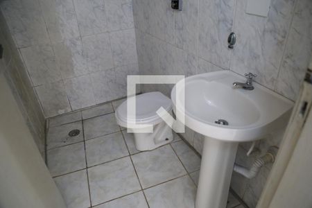 Banheiro de casa para alugar com 1 quarto, 45m² em Jardim Almanara, São Paulo