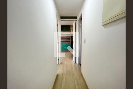 Corredor de apartamento para alugar com 2 quartos, 53m² em Vila Alexandria, São Paulo