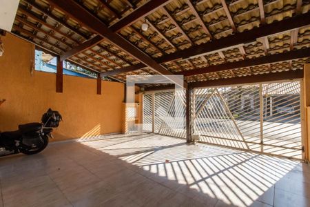 Casa à venda com 240m², 3 quartos e 6 vagas Casa à venda com 240m², 3 quartos e 6 vagasGaragem