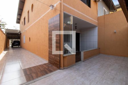 Casa à venda com 240m², 3 quartos e 6 vagas Casa à venda com 240m², 3 quartos e 6 vagasCorredor Lateral