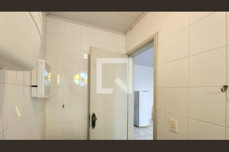 Banheiro de kitnet/studio para alugar com 1 quarto, 29m² em Trindade, Florianópolis