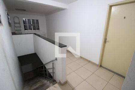 Apartamento para alugar com 75m², 3 quartos e sem vagaEscada