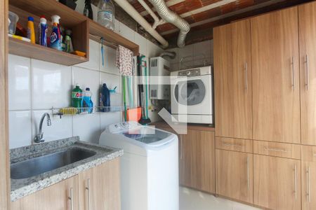 Casa à venda com 248m², 4 quartos e 3 vagas Casa à venda com 248m², 4 quartos e 3 vagasÁrea de Serviço