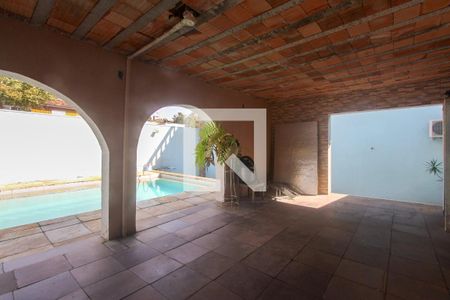 Casa à venda com 248m², 4 quartos e 3 vagas Casa à venda com 248m², 4 quartos e 3 vagasPiscina