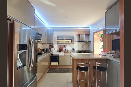 Casa à venda com 248m², 4 quartos e 3 vagas Casa à venda com 248m², 4 quartos e 3 vagasCozinha