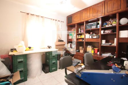 Casa à venda com 220m², 3 quartos e 4 vagasQuarto de Serviço