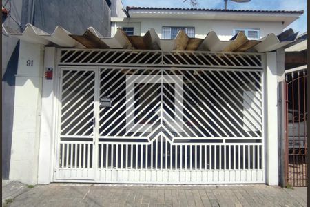 Casa à venda com 180m², 4 quartos e 2 vagas Casa à venda com 180m², 4 quartos e 2 vagasFachada