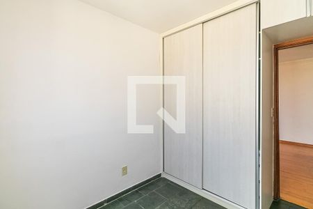 Quarto 1 de apartamento para alugar com 2 quartos, 45m² em Floramar, Belo Horizonte