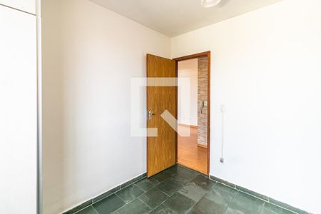 Quarto 2 de apartamento para alugar com 2 quartos, 45m² em Floramar, Belo Horizonte