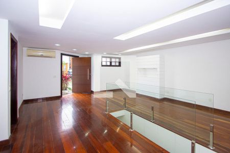 Sala de casa de condomínio à venda com 3 quartos, 300m² em Rio do Ouro, Niterói