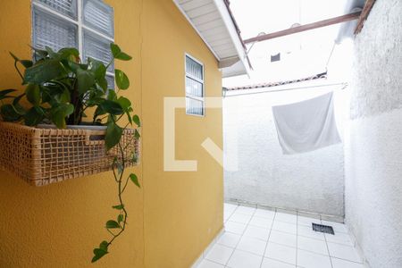 Casa de condomínio à venda com 72m², 2 quartos e 1 vagaQuintal 