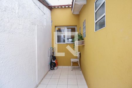 Casa de condomínio à venda com 72m², 2 quartos e 1 vagaQuintal 