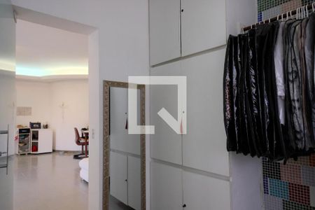 Casa à venda com 540m², 5 quartos e 4 vagasCloset