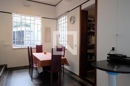 Casa à venda com 540m², 5 quartos e 4 vagasDespensa