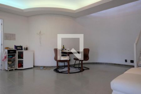 Casa à venda com 540m², 5 quartos e 4 vagasSala