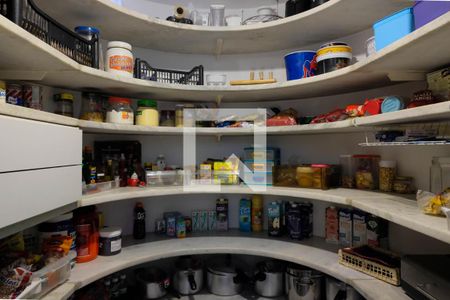 Casa à venda com 540m², 5 quartos e 4 vagasDespensa