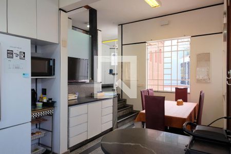 Casa à venda com 540m², 5 quartos e 4 vagasDespensa