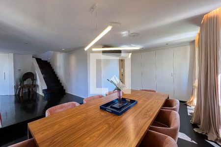 Apartamento à venda com 375m², 3 quartos e 4 vagas Apartamento à venda com 375m², 3 quartos e 4 vagasSala de Jantar