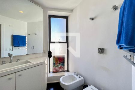 Apartamento à venda com 375m², 3 quartos e 4 vagas Apartamento à venda com 375m², 3 quartos e 4 vagasBanheiro da Suíte 3