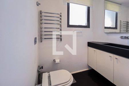 Apartamento à venda com 375m², 3 quartos e 4 vagas Apartamento à venda com 375m², 3 quartos e 4 vagasBanheiro da Suíte 2