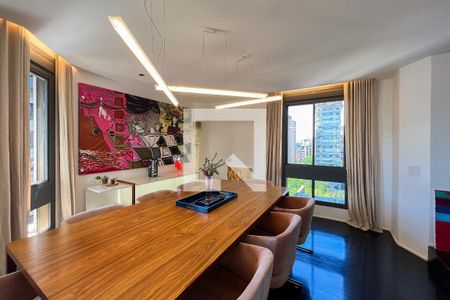 Apartamento à venda com 375m², 3 quartos e 4 vagas Apartamento à venda com 375m², 3 quartos e 4 vagasSala de Jantar