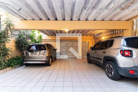 Casa à venda com 207m², 4 quartos e 6 vagas Casa à venda com 207m², 4 quartos e 6 vagasGaragem