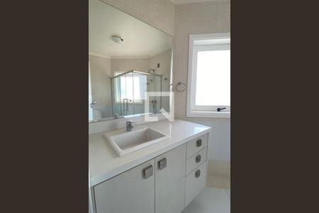 Casa de condomínio à venda com 533m², 4 quartos e 4 vagasBanheiro da Suíte 2