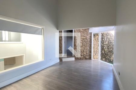 Casa de condomínio à venda com 533m², 4 quartos e 4 vagasSala de TV