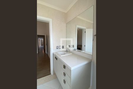 Casa de condomínio à venda com 533m², 4 quartos e 4 vagasBanheiro da Suíte 2