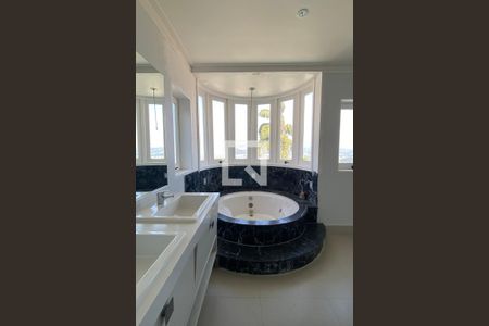 Casa de condomínio à venda com 533m², 4 quartos e 4 vagasBanheiro da Suíte 1