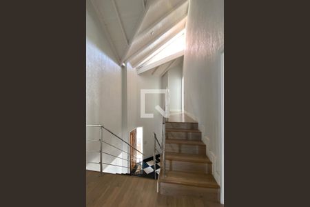 Casa de condomínio à venda com 533m², 4 quartos e 4 vagasEscada