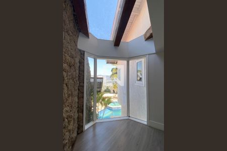 Casa de condomínio à venda com 533m², 4 quartos e 4 vagasSala de TV