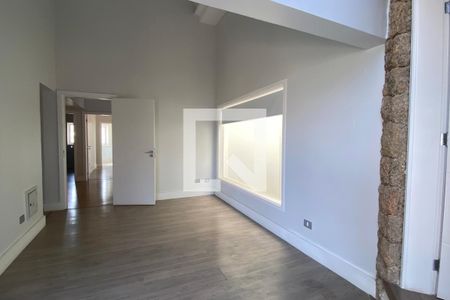 Casa de condomínio à venda com 533m², 4 quartos e 4 vagasSala de TV