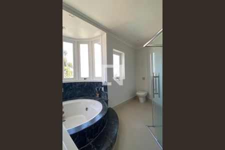 Casa de condomínio à venda com 533m², 4 quartos e 4 vagasBanheiro da Suíte 1